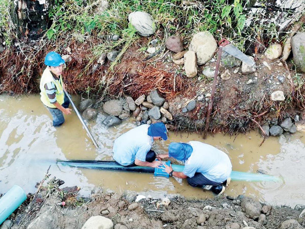 Según un diagnóstico realizado por (SENARA), sobre el estado hídrico en la provincia, las aguas subterráneas fueron más aprovechadas que las aguas superficiales.