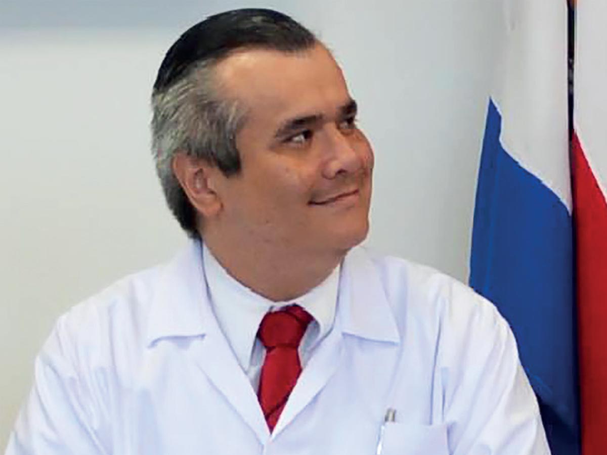 El Dr. Blanco es el Decano de la Facultad de Medicina de la Universidad Iberoamericana