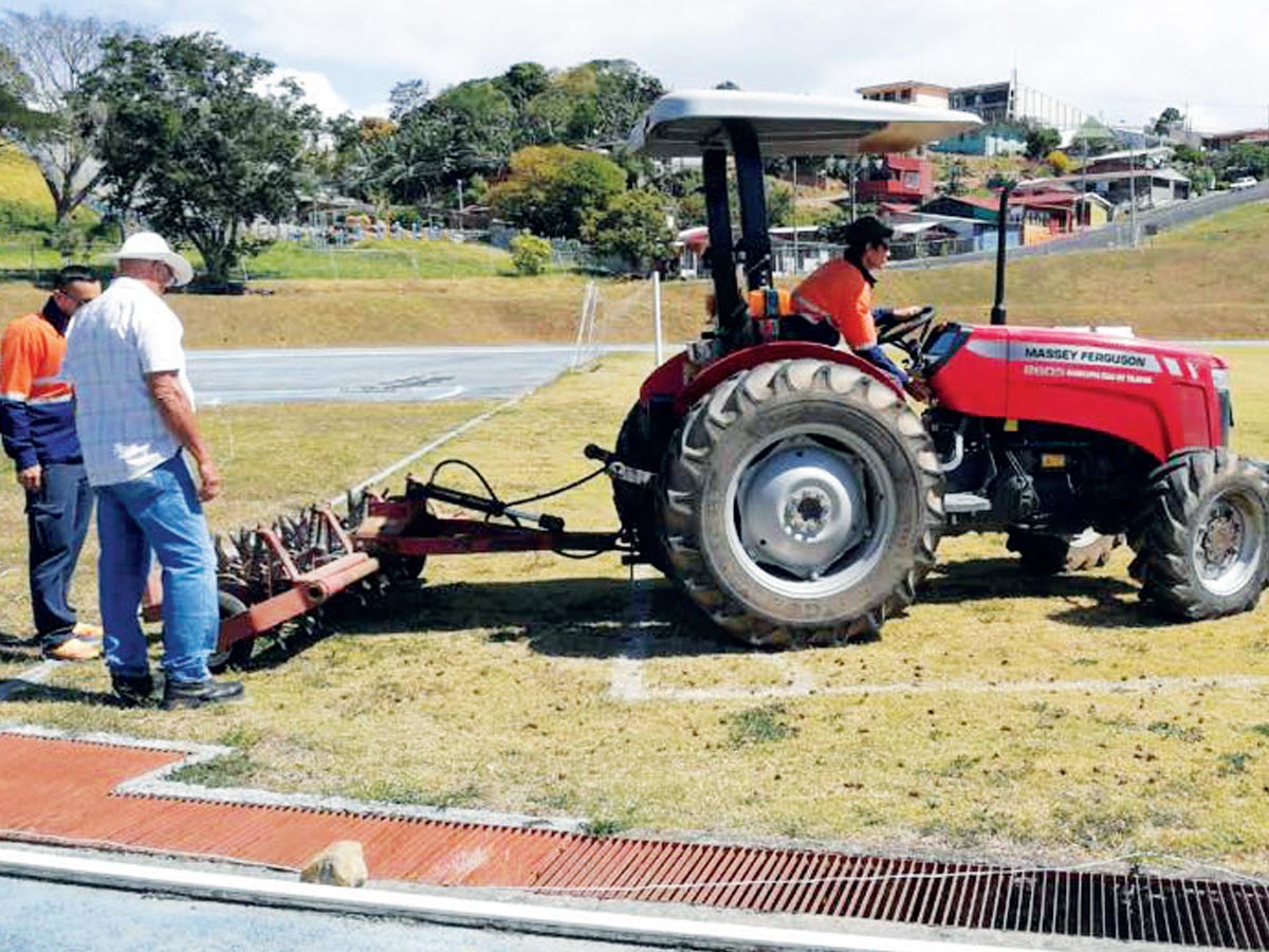 Maquinaria donada por Hacienda Pinilla permitira darle un mejor mantenimiento al polideportivo.