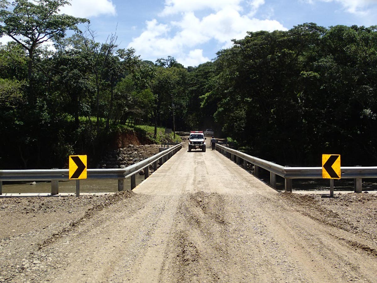 Obra de reconstrucción finalizada del puente sobre el Río Guacalito, en el distrito Delicias, en el Cantón de Upala.