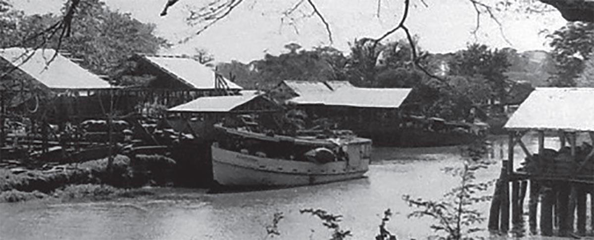 Antiguo puerto de Ballena en el río Bolsón. Fotografía to­mada en 1935. Crédito de la foto (Colección Lic. Ronny Pizarro)