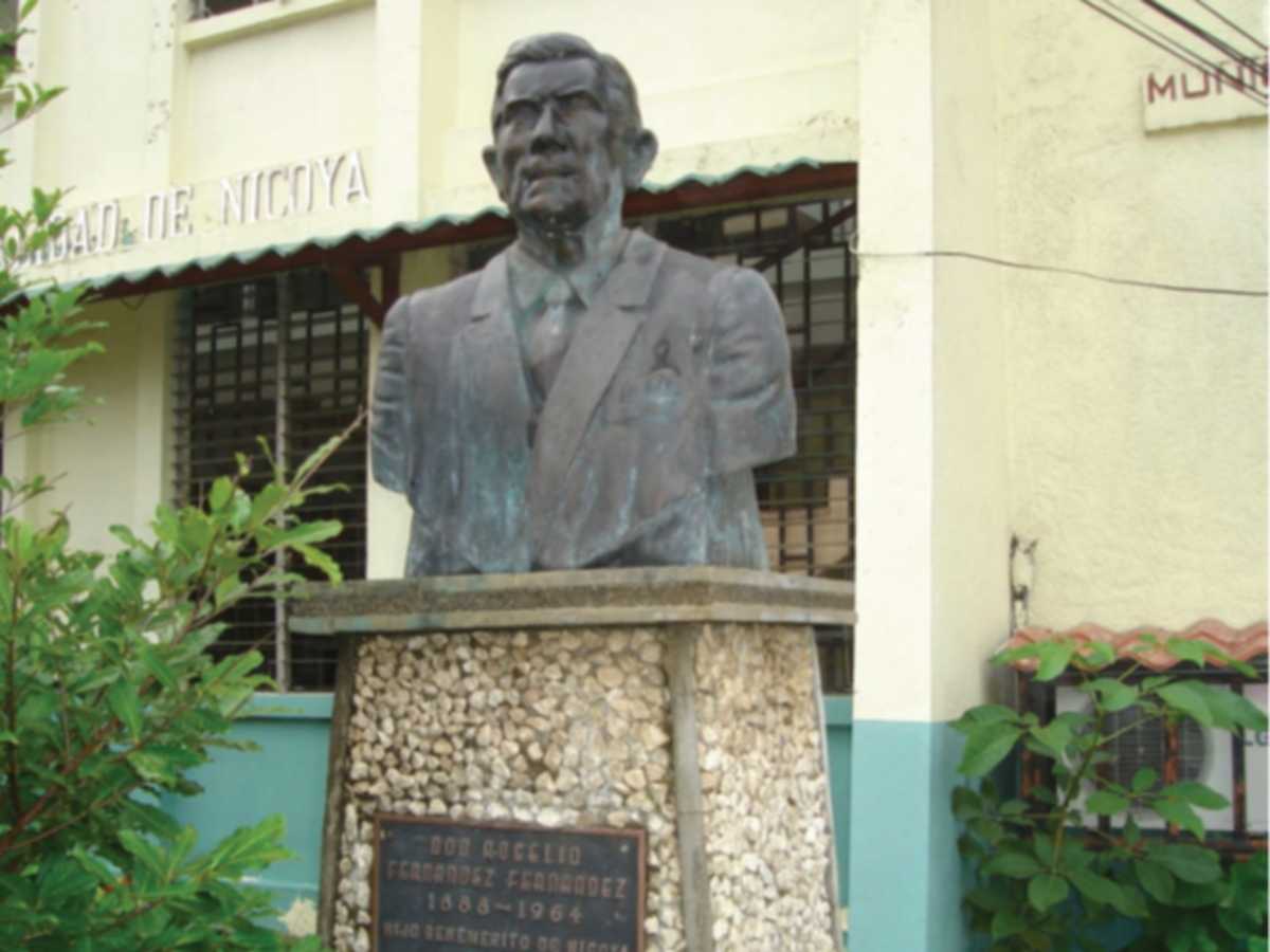 La Municipalidad de Nicoya un 25 julio de 1982, declaró a don Rogelio Fernández, hijo Benemérito de Nicoya. Algunas de sus acciones y legados a los nicoyanos, fue la donación del terreno donde se ubica el Hospital de la Anexión.