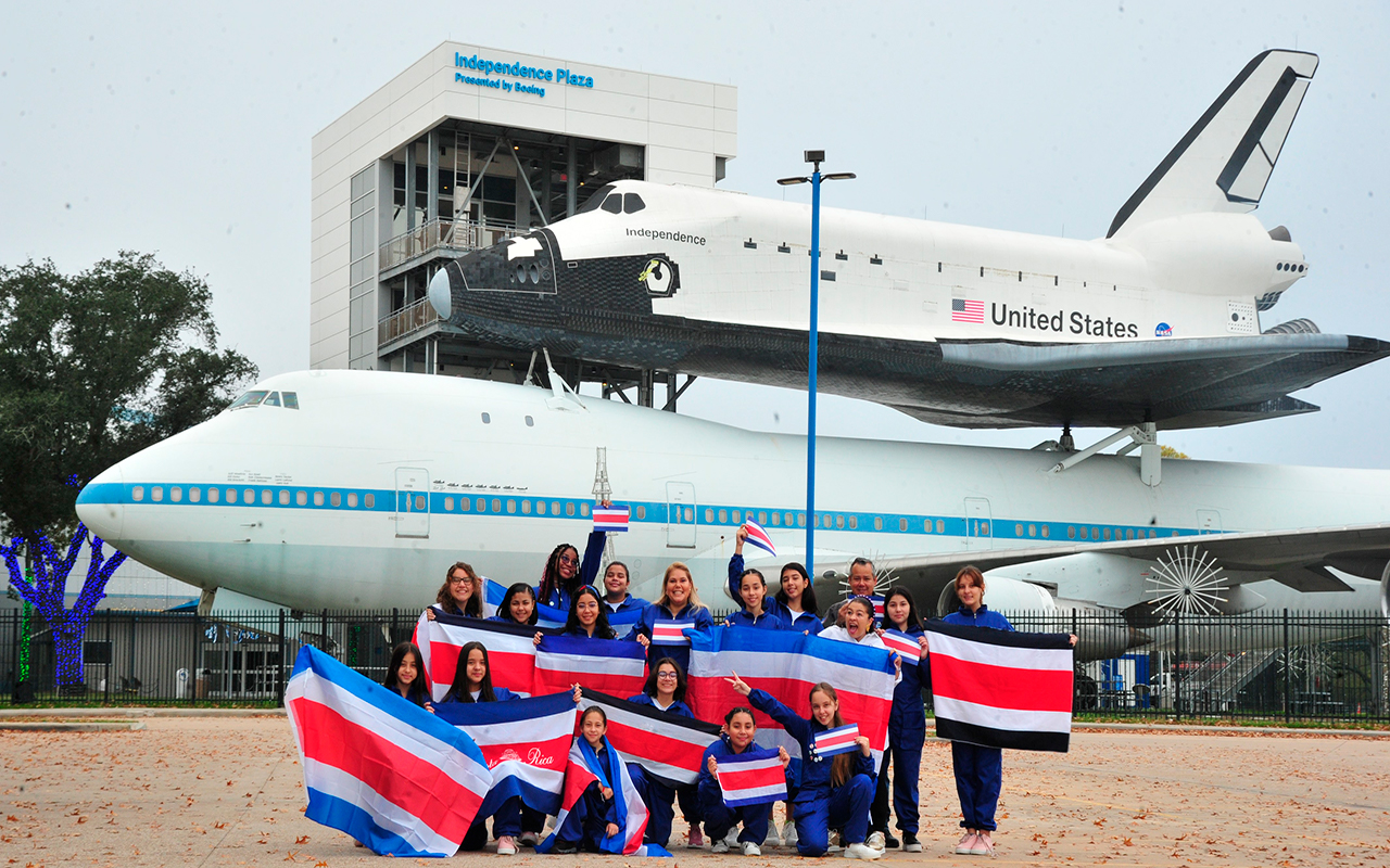¡Misión cumplida! 16 niñas ticas del programa ELLA ES ASTRONAUTA regresan de la NASA siendo nuevas agentes de cambio.alt
