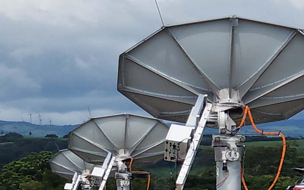 Guanacaste beneficiada en el convenio suscrito que brindará Internet satelital de banda ancha en el país.alt