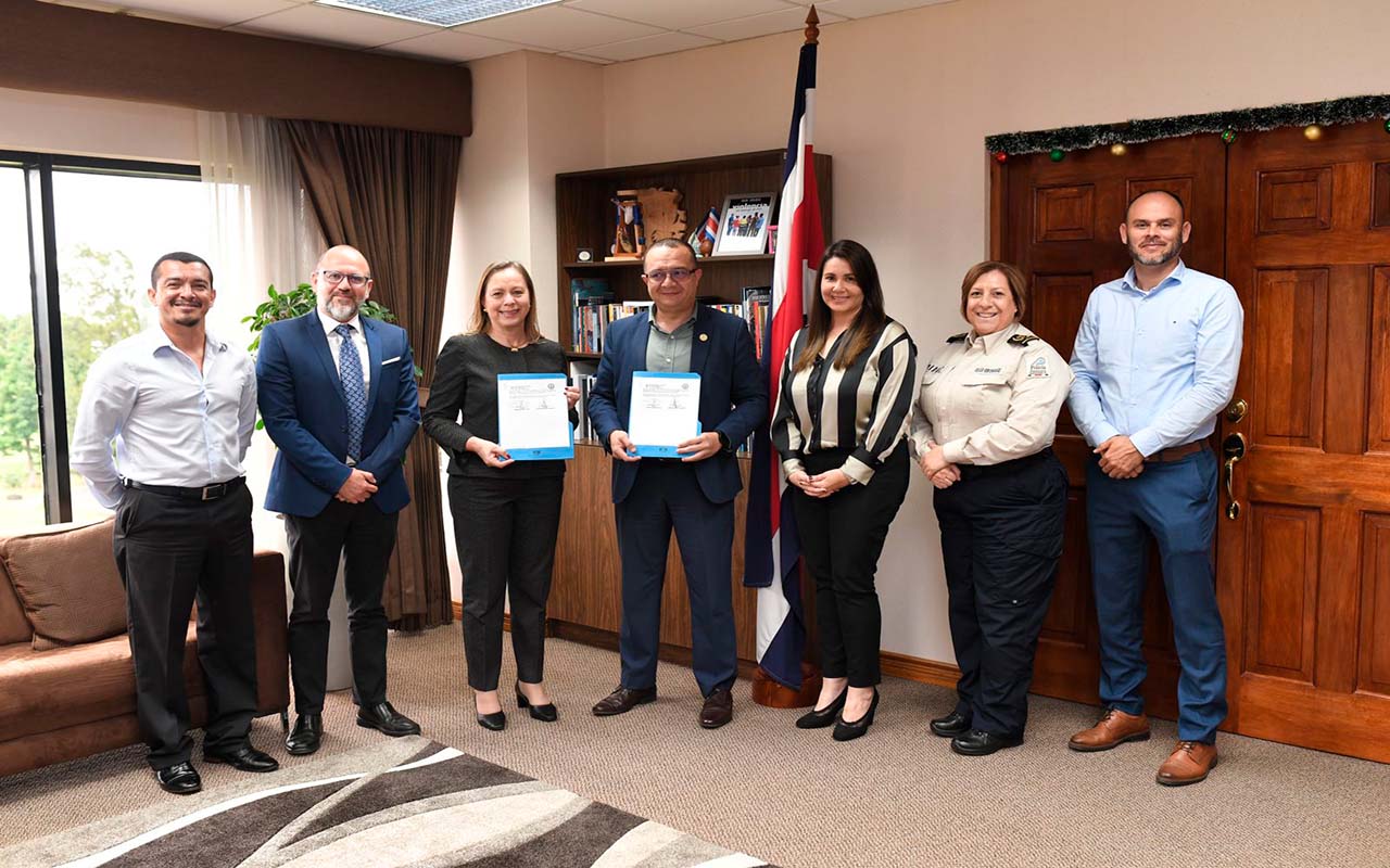 Universidad Latina de Costa Rica firma convenio con el Ministerio de Justicia y Paz para realizar  estrategias de atención bucodental a personas privadas de libertad.alt