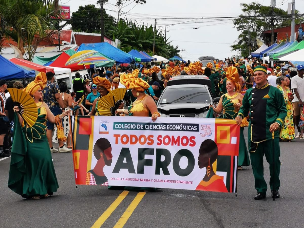 Más de 60 grupos participantes llenaron de vida tradicional pasacalles en Dia de la Persona Negra y la Cultura Afro-Costarricense.