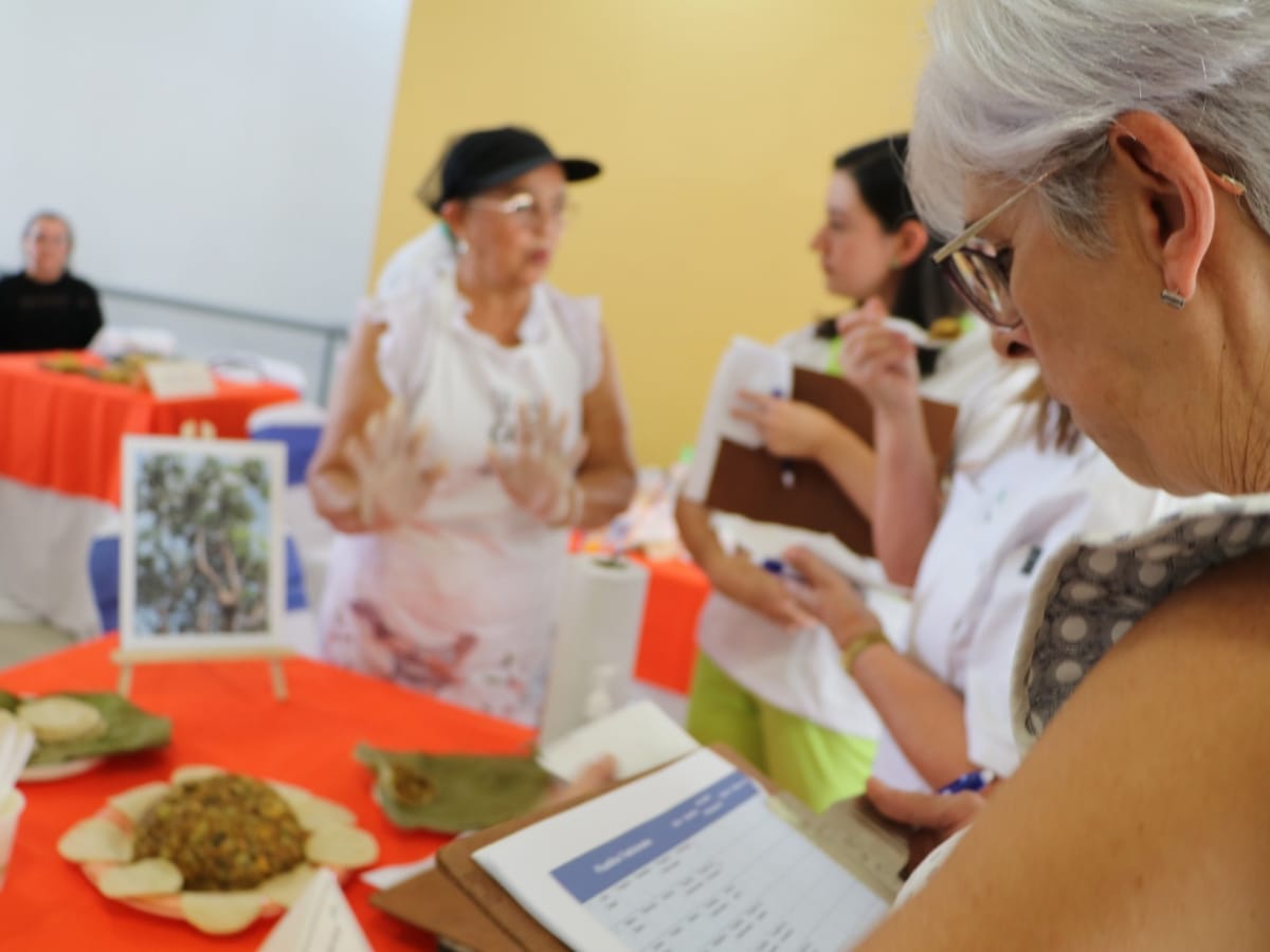 La Asociación Gerontológica Costarricense, (AGECO) por medio de su Programa de Promoción Social realizará el IV Encuentro Culinario de Personas Mayores: “Antojos de siempre” con el objetivo de rescatar las recetas tradicionales, con identidad nacional y familiar, que forman parte del legado gastronómico costarricense.