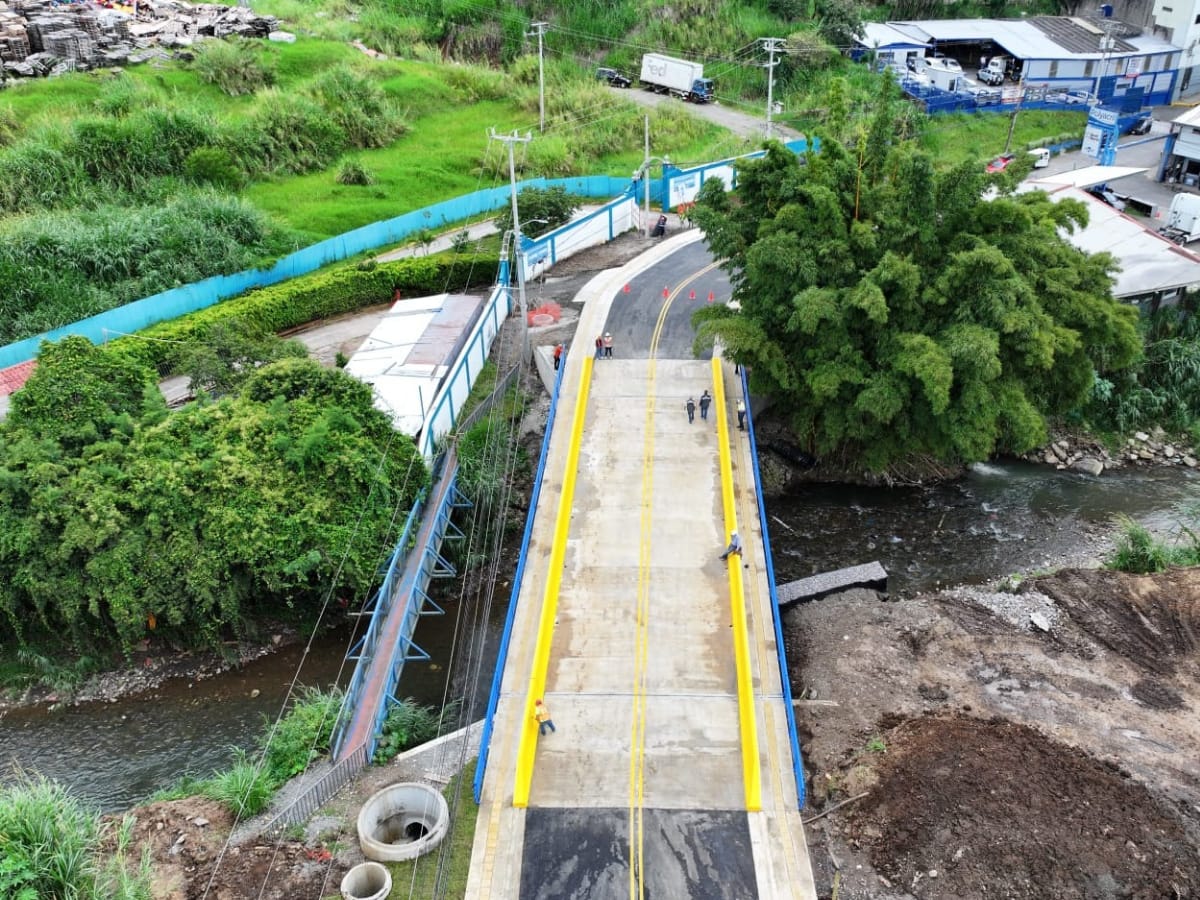 Estructura se ubica sobre el río María Aguilar, límite entre Zapote y San Francisco de Dos Ríos.