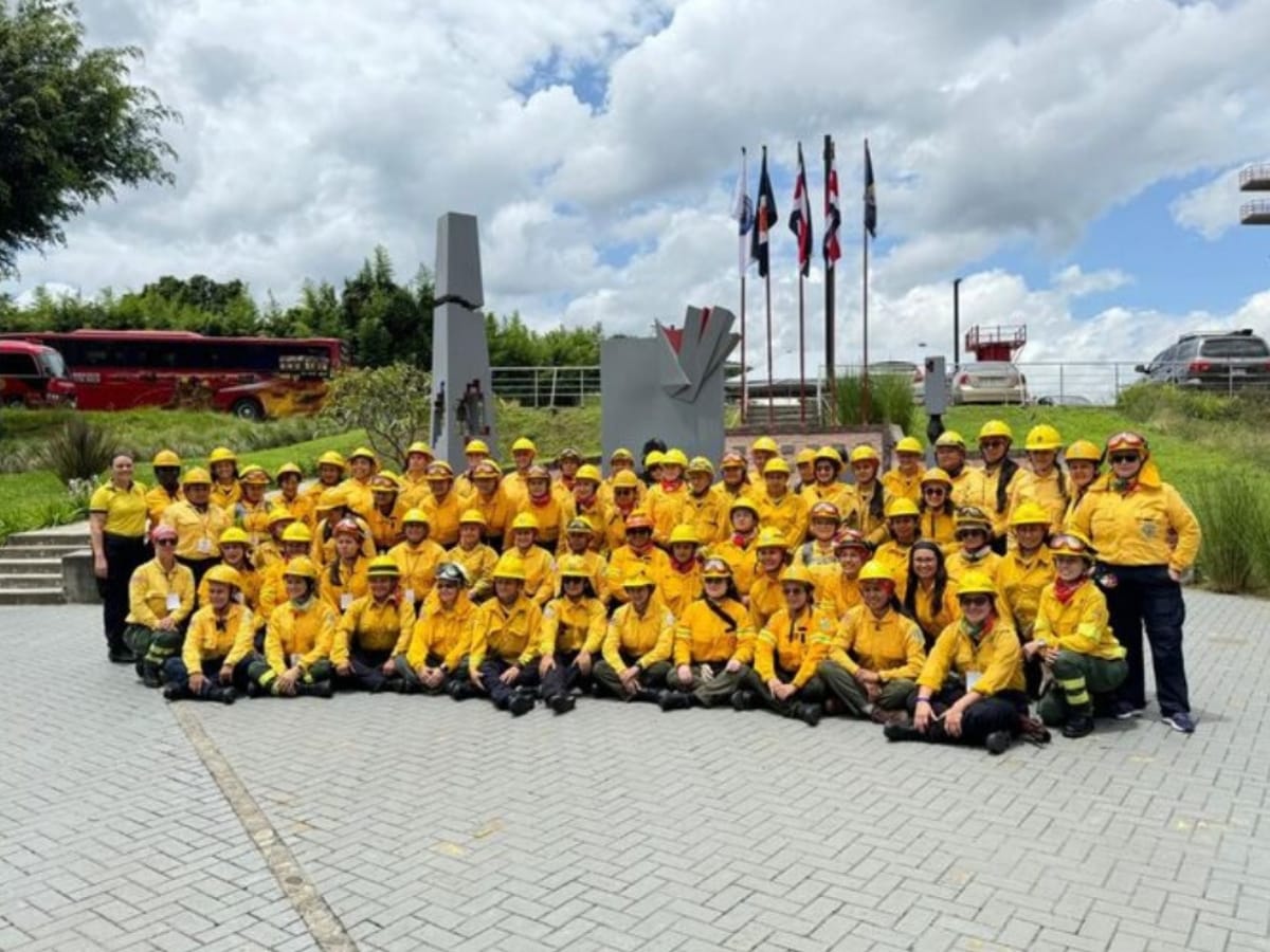 Actividad reunió por primera vez, a 66 brigadistas del Benemérito Cuerpo de Bomberos y del Programa Nacional de Manejo Integral del Fuego del SINAC.