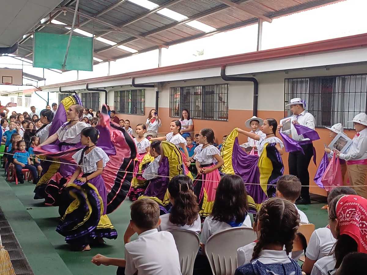 estudiantes celebran semana guanacasteca 02