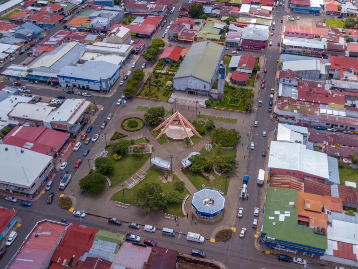 La Municipalidad de Cañas, junto con el Instituto Nacional de Desarrollo Rural (INDER), impulsan los primeros pasos de una iniciativa para formar en ese cantón un Centro Empresarial que sirva de punto de encuentro para fortalecer segmentos de la economía local como turismo y la generación de empleos.