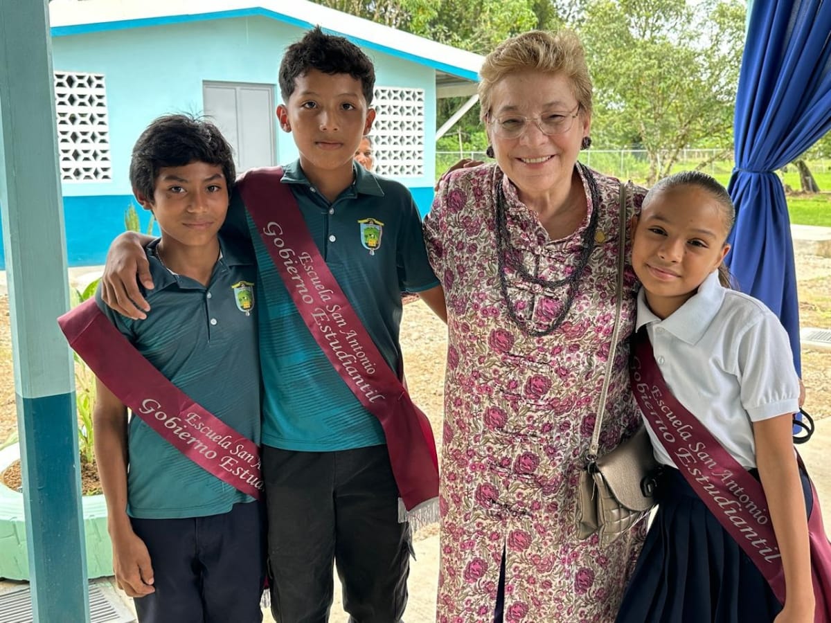 Este jueves, la comunidad de San Antonio de Yolillal en el cantón de Upala celebró junto al Presidente de la República, Rodrigo Chaves y la Ministra de Educación Pública, Anna Katharina Müller las nuevas obras de infraestructura que fueron entregadas a la comunidad educativa.