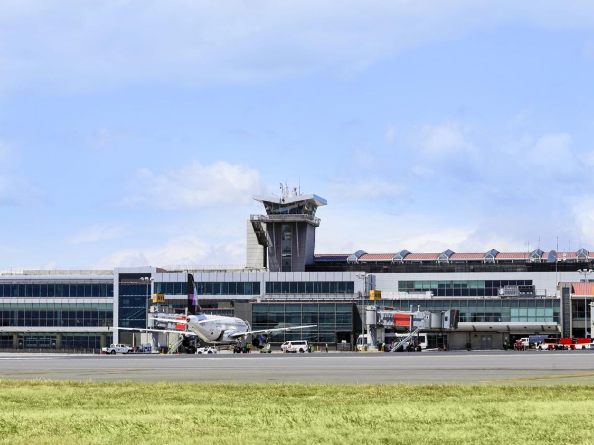 El Aeropuerto Juan Santamaría continúa destacándose en la región y consolidando su compromiso con la excelencia operativa y la experiencia de viaje de los pasajeros.