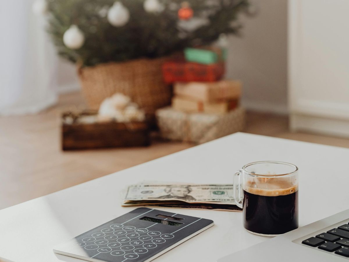 Use su aguinaldo con inteligencia: disfrute las fiestas sin endeudarse más de lo que puede pagar.