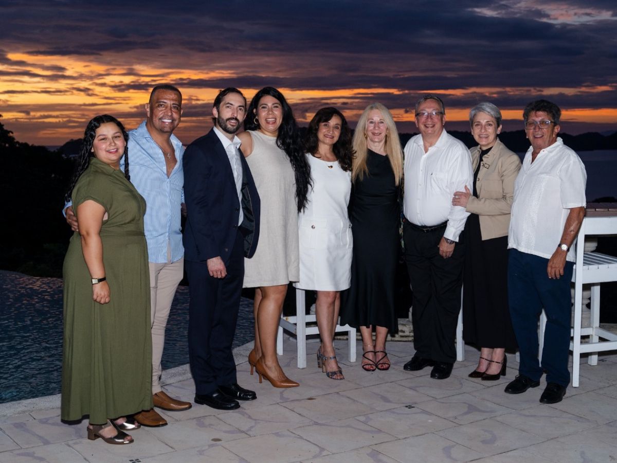 Alaska opera de forma directa desde Los Ángeles (LAX). Seattle (SEA) y San Francisco (SFO).