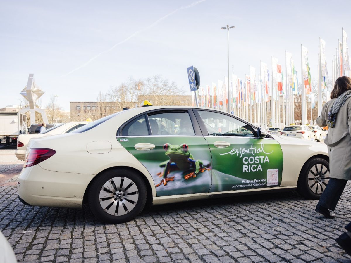 Un total de 100 taxis eléctricos con imágenes de la biodiversidad costarricense recorrerán las ciudades de Berlín, Frankfurt, Munich, Hamburgo, Düsseldorf y Colonia durante el mes de marzo promocionando nuestro país.