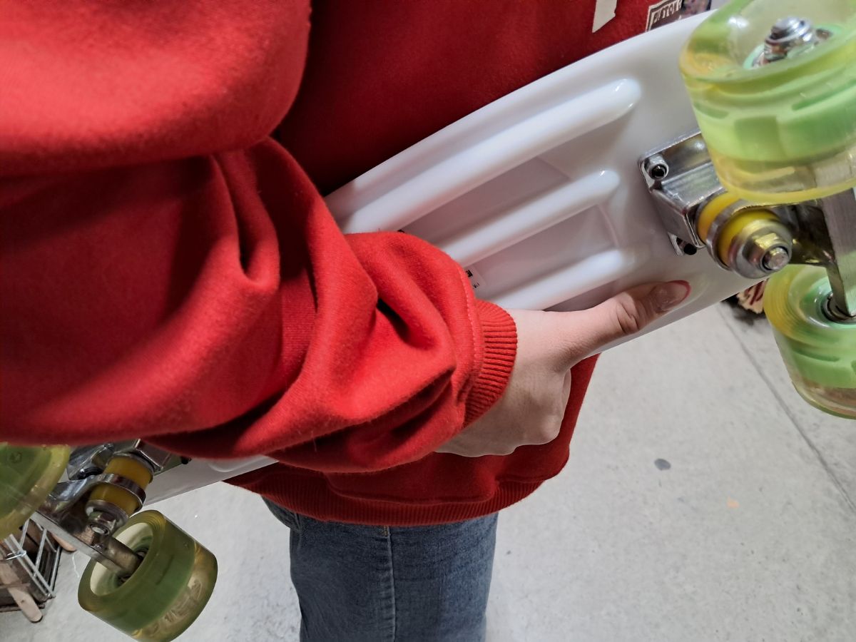 El casco no es obligatorio, pero sí muy necesario, más si los niños no saben usar estos vehículos.