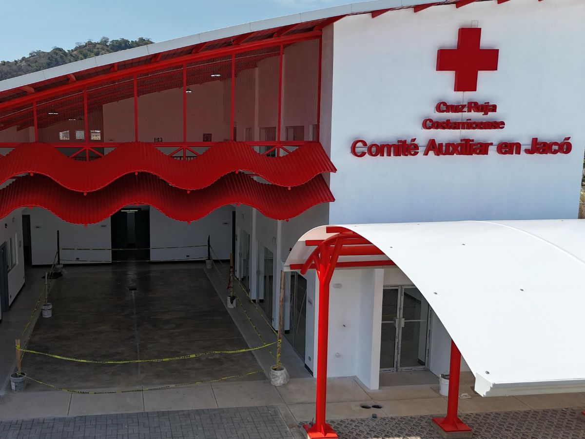 CNE finaliza dos obras en beneficio de los vecinos de Garabito