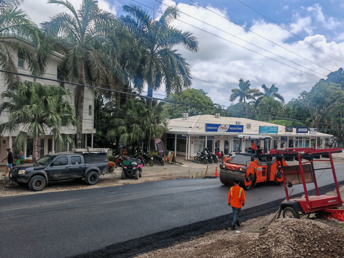 Como parte del mejoramiento que se realiza desde el cruce de playa Carmen hasta quebrada Carmen.