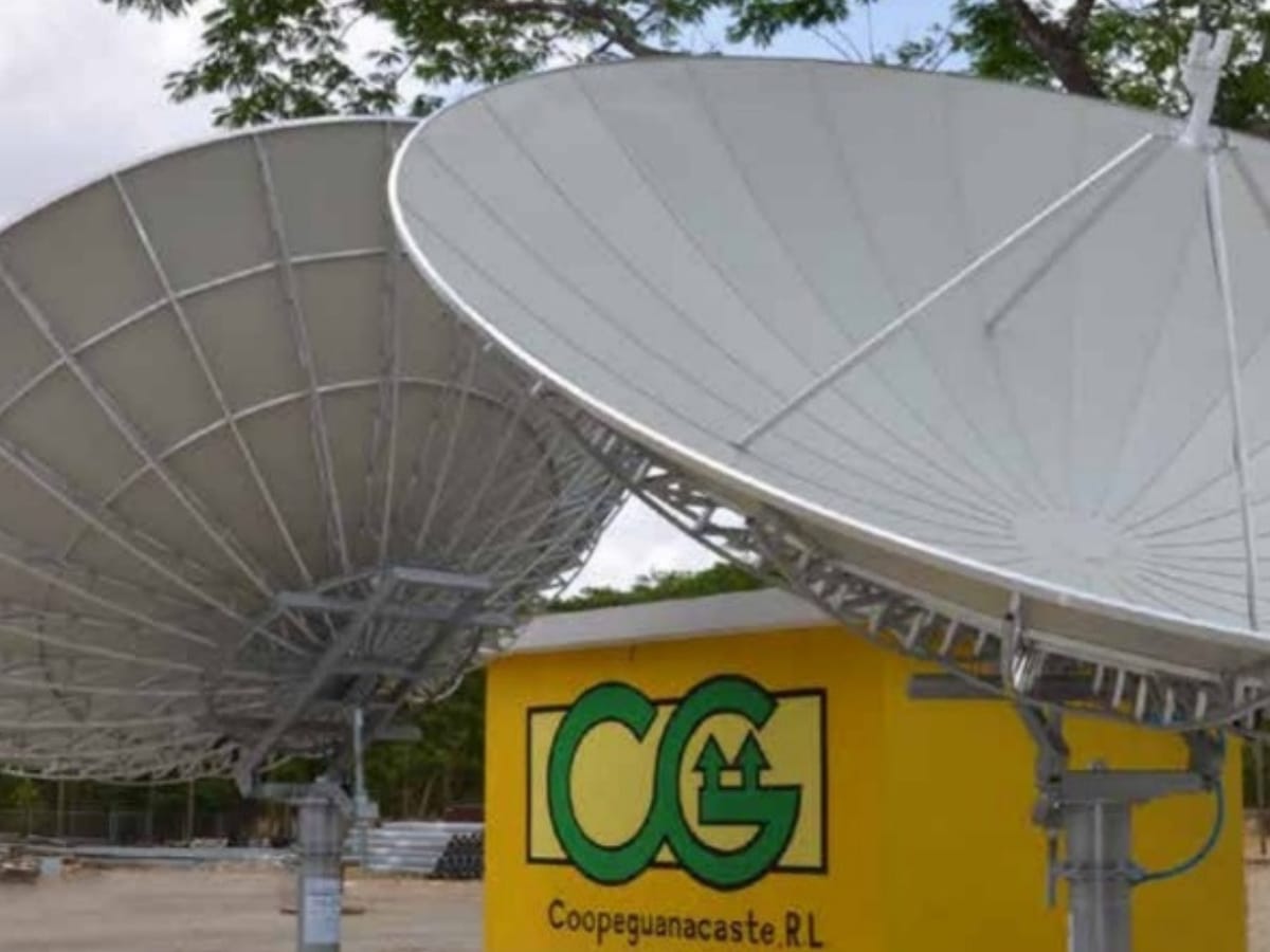 Coopeguanacaste, R.L. desde el 2015 inició la prestación de los servicios de telecomunicaciones: internet de fibra óptica, televisión digital y telefonía IP, en diversos puntos del área de cobertura en la Península de Nicoya