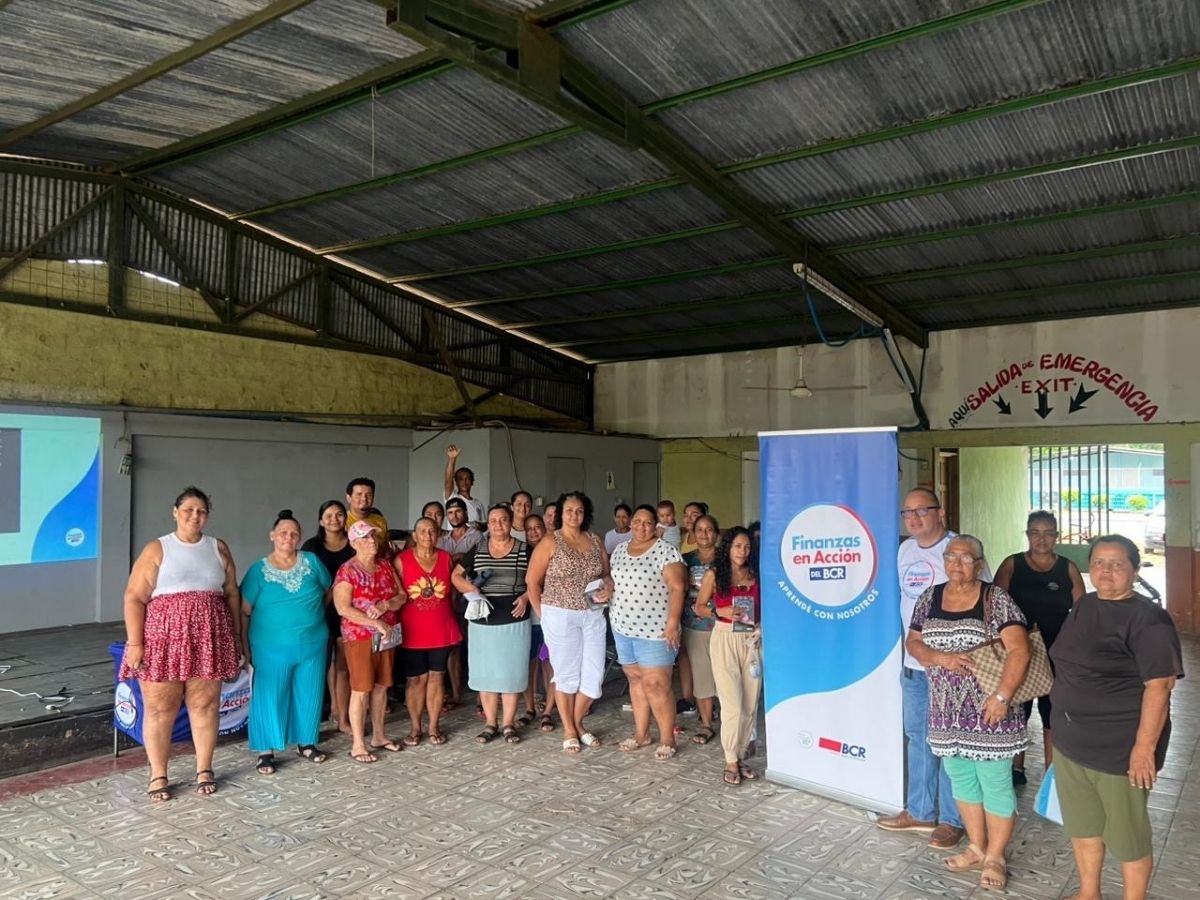 Grupo de mujeres pescadoras molusqueras en Chomes Puntarenas, se capacitarán de forma gratuita para una mejor administración de sus finanzas