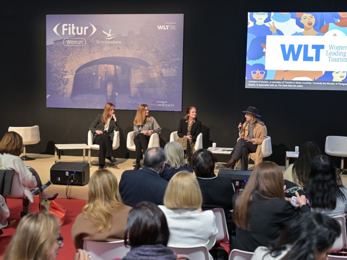 Organizada por FITUR junto con Women Leading Tourism, la jornada ha sido clausurada por la Secretaria de Estado de Turismo, que abogó por trabajar por el presente y el futuro de la mujer en el sector turístico.