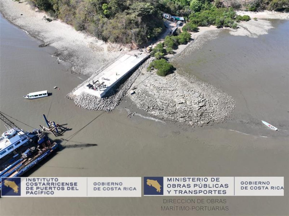 El Instituto Costarricense de Puertos del Pacífico continúa avanzando con el proceso de entrega del Embarcadero en Isla Chira, conforme al programa establecido. En una reciente visita técnica, con personeros del INCOP y del MOPT tuvimos la oportunidad de inspeccionar los avances y verificar que las condiciones cumplen con los estándares previstos.