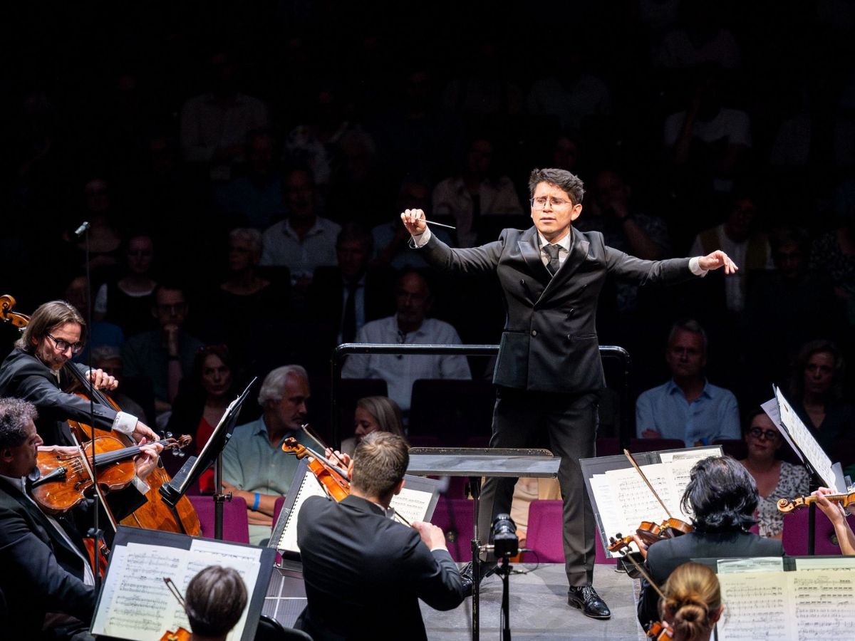 El costarricense Luis Castillo Briceño se coronó ganador del concurso internacional de Dirección de Orquesta, celebrado el 15 de junio en Rotterdam, Países Bajos.