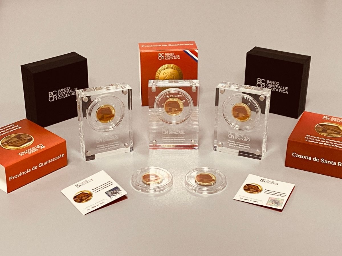 Moneda coleccionable de la Casona de Santa Rosa se vende en línea en el BN por ₡9050, con límite de dos unidades por persona