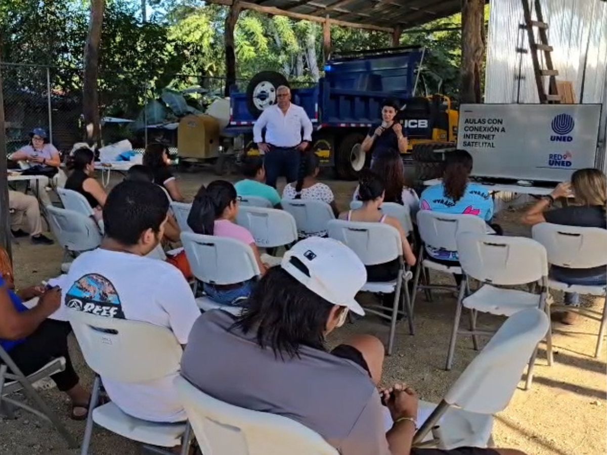 Desde Isla de Chira hasta Punta Burica, acceden por primera vez a aulas con conexión a red de alta velocidad.
