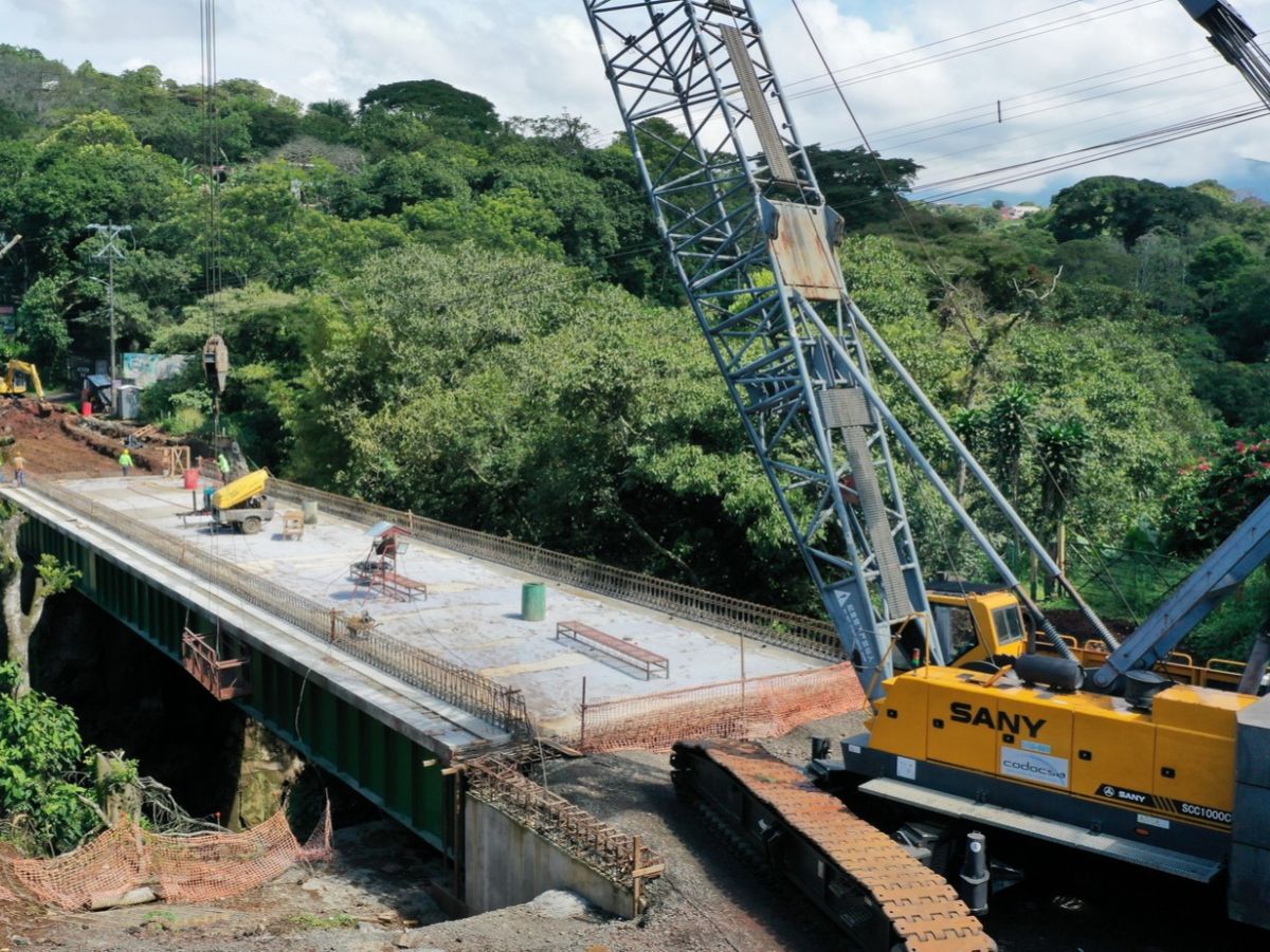 Sobre la ruta nacional 107, en Poás de Alajuela.