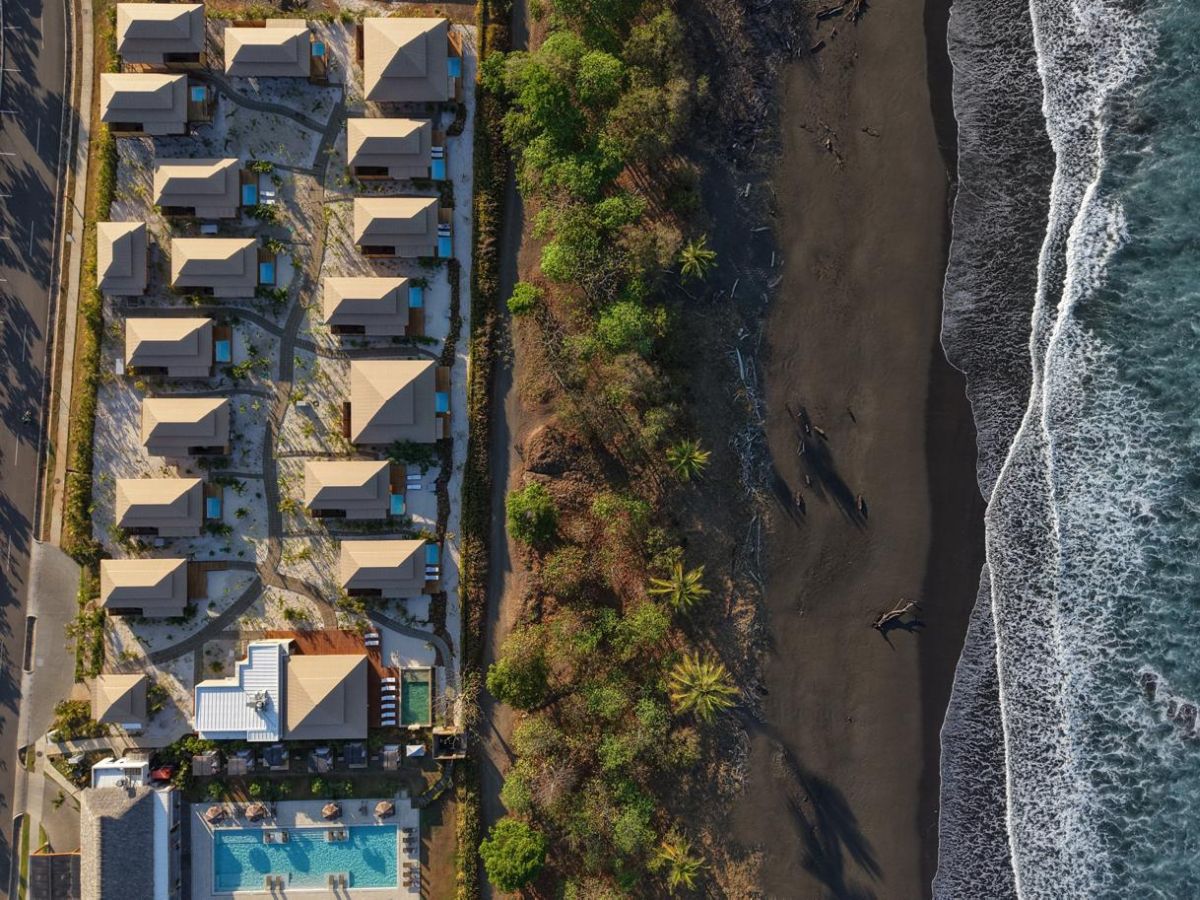 Amarena Canvas Beach Hotel llega al Pacífico Central con una inversión de $4 millones y el primer luxury tent hotel de Latinoamérica por Escape Nomade