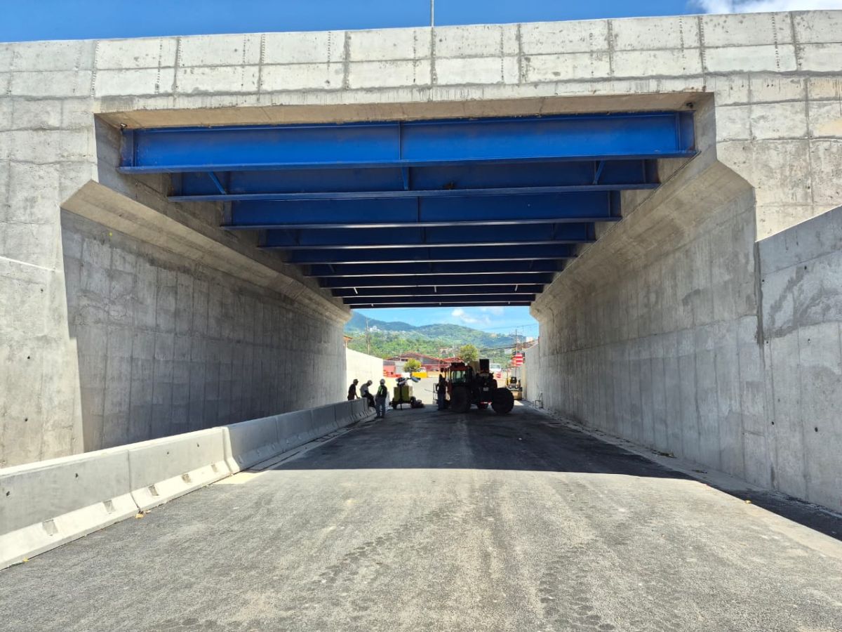 Paso por estructura peatonal se suspenderá de 8 am a 4 pm y se cerrará un carril por sentido, de forma preventiva en la carretera, mientras se hacen los trabajos.