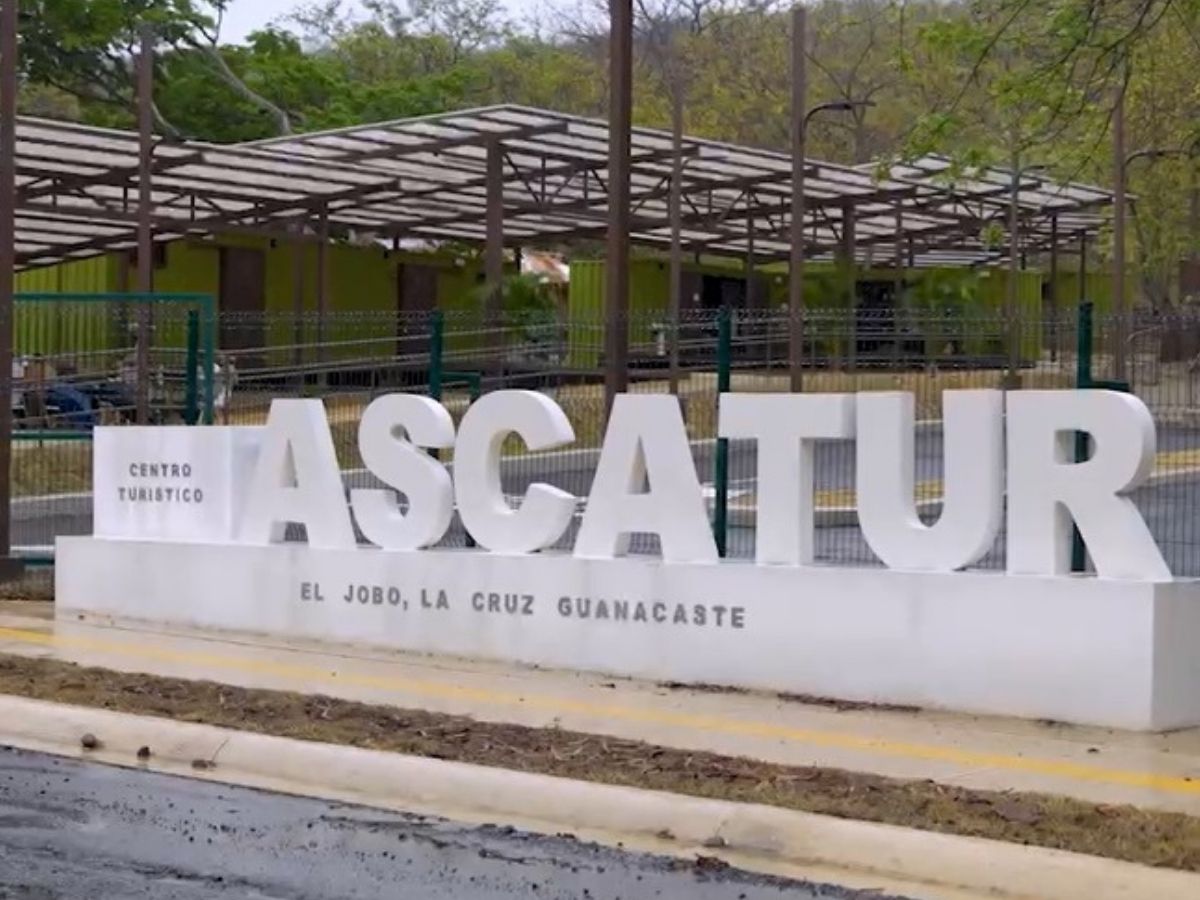 La moderna infraestructura construida por el Inder impulsa el emprendimiento local y beneficia directamente a 70 familias, en su mayoría lideradas por mujeres.