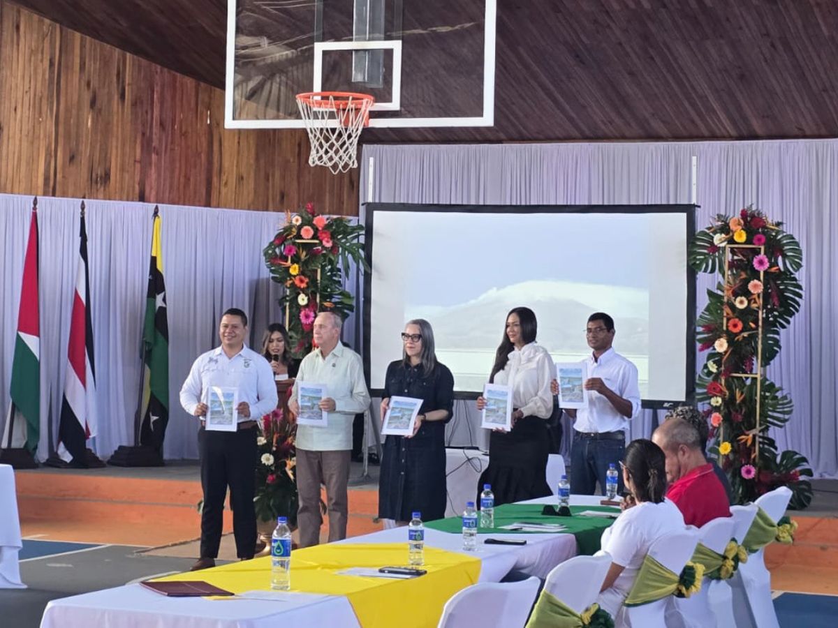 El cantón de Bagaces presentó este viernes 13 de marzo el Plan Cantonal de Desarrollo Turístico 2025-2030, un instrumento de planificación que busca orientar el crecimiento de la actividad turística y fortalecer el desarrollo económico local.