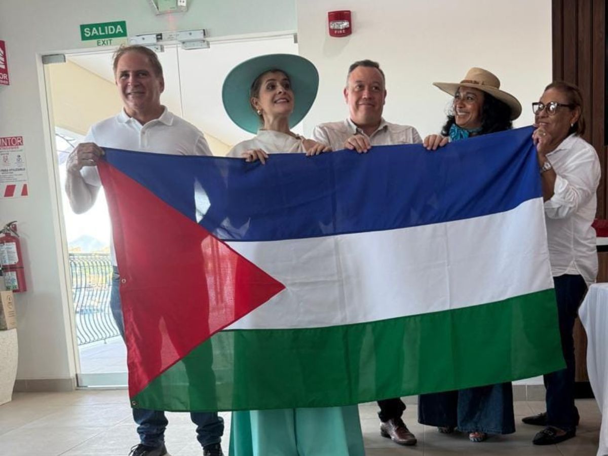Laura Fernández se reunió con representantes del sector turismo en Playa Flamingo