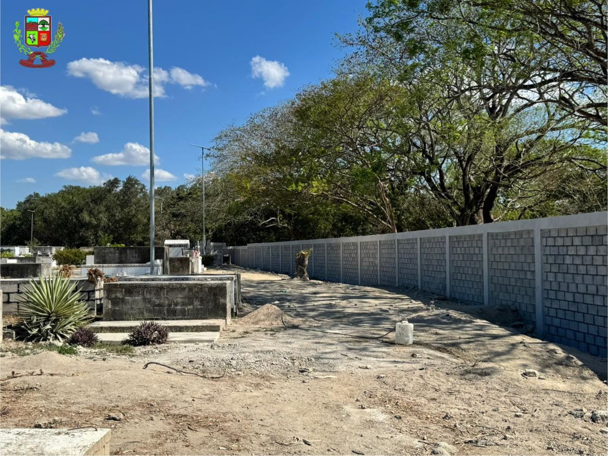 Iniciativa abarca 1 187 metros cuadrados de aceras, 35 lámparas solares y 144 metros lineales de tapia