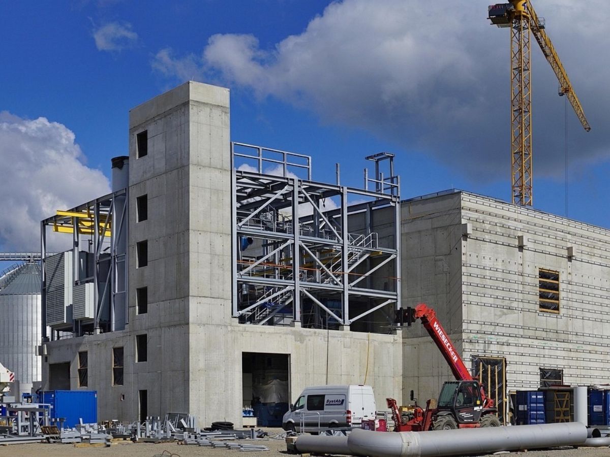 Varilla, alambre y cemento a precios más accesibles