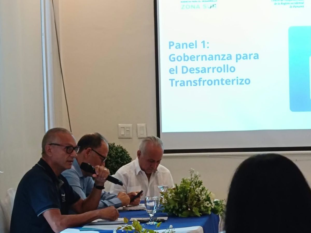 Mideplan participó en encuentro binacional para analizar temas de interés en la zona fronteriza, como el desarrollo transfronterizo, la migración, el corredor logístico ferroviario y la integración logística y aduanera.