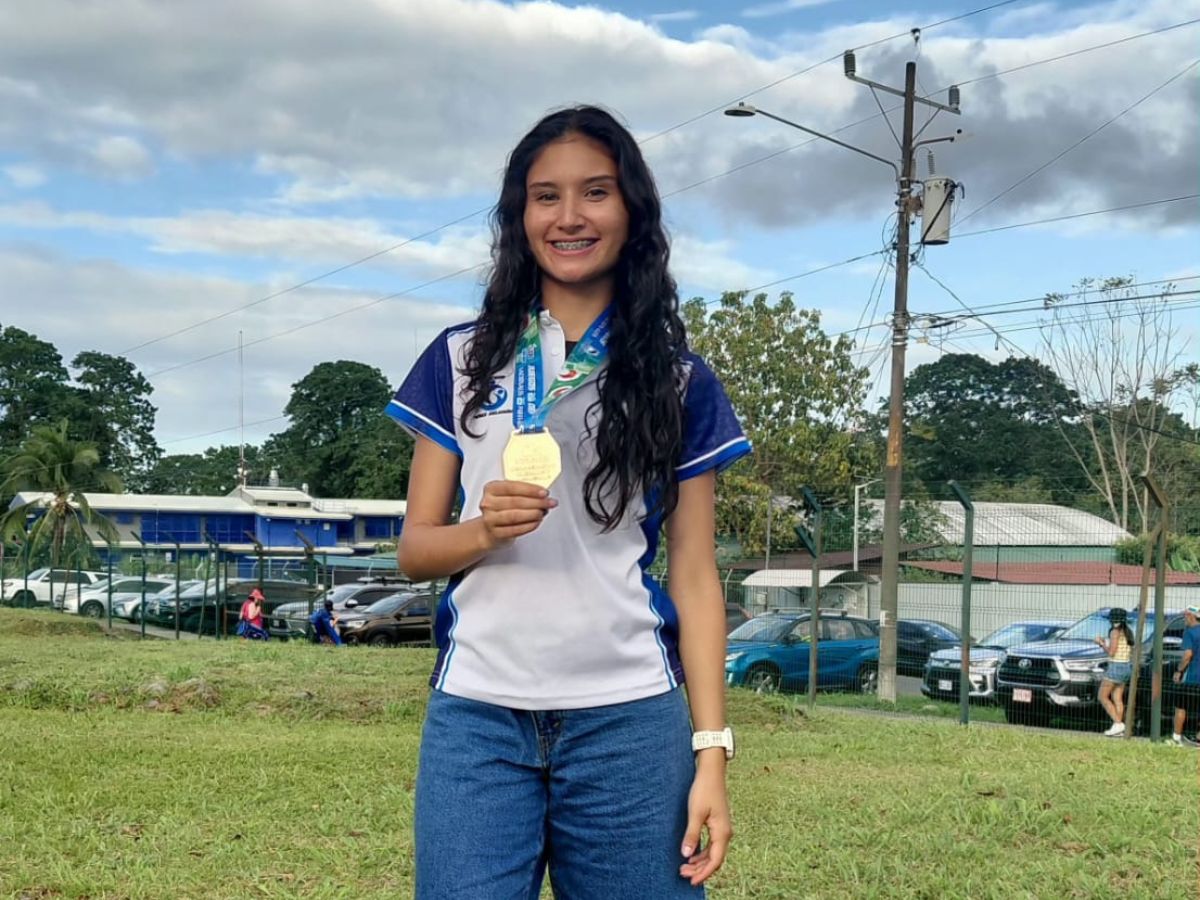 estudiante una gana medalla oro 2