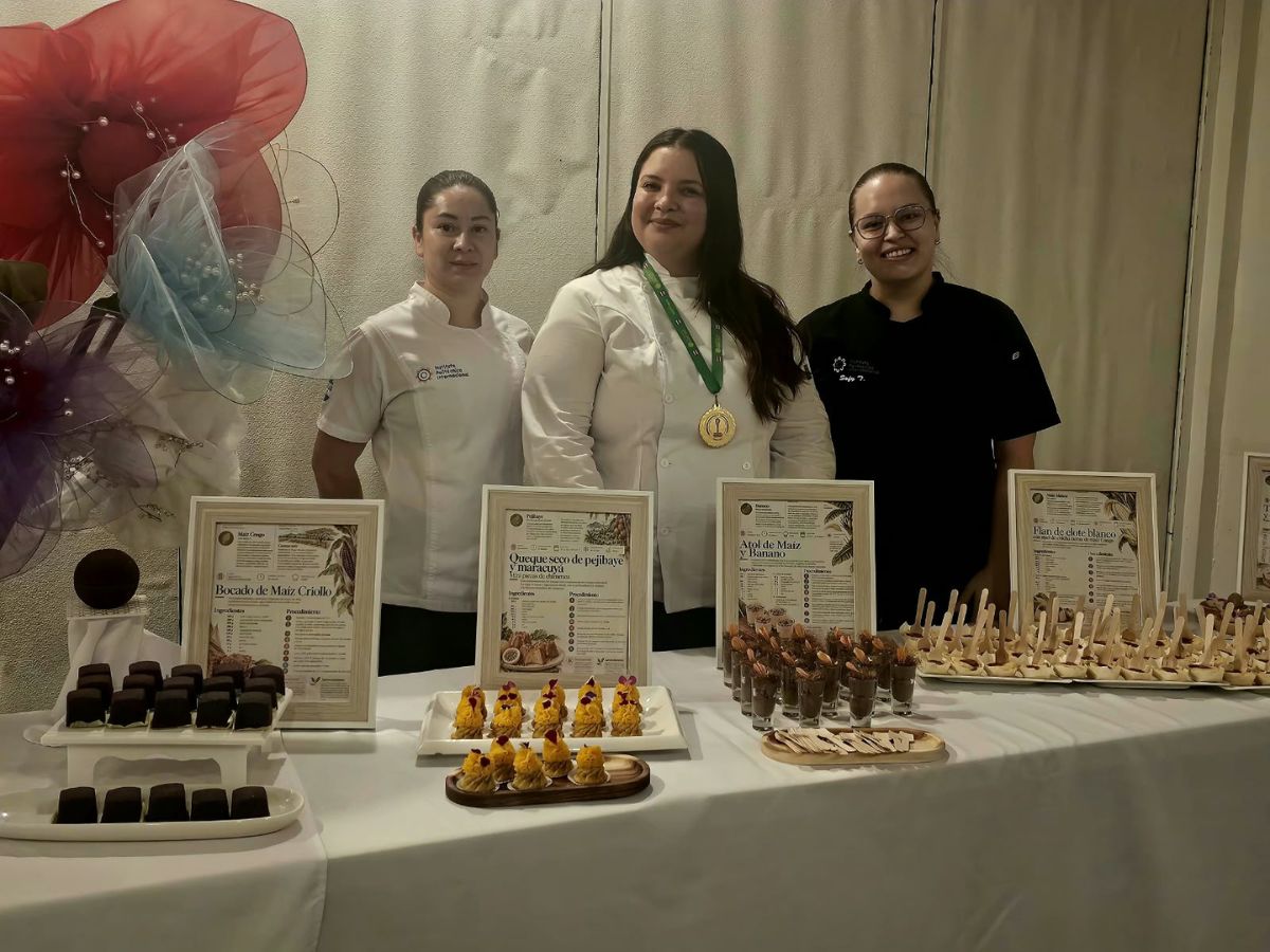 Verónica Vargas se convierte además en la primera mujer en culminar el Programa de Certificación Profesional en Gastronomía Sostenible, mediante un proceso de investigación, desarrollo, evaluación y validación de competencias.