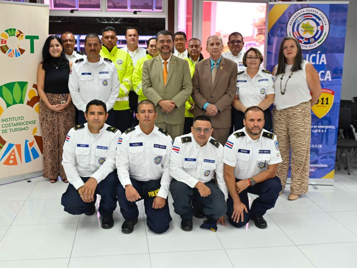 El Instituto Costarricense de Turismo realizó una donación de uniformes por un monto de 50 millones de colones.