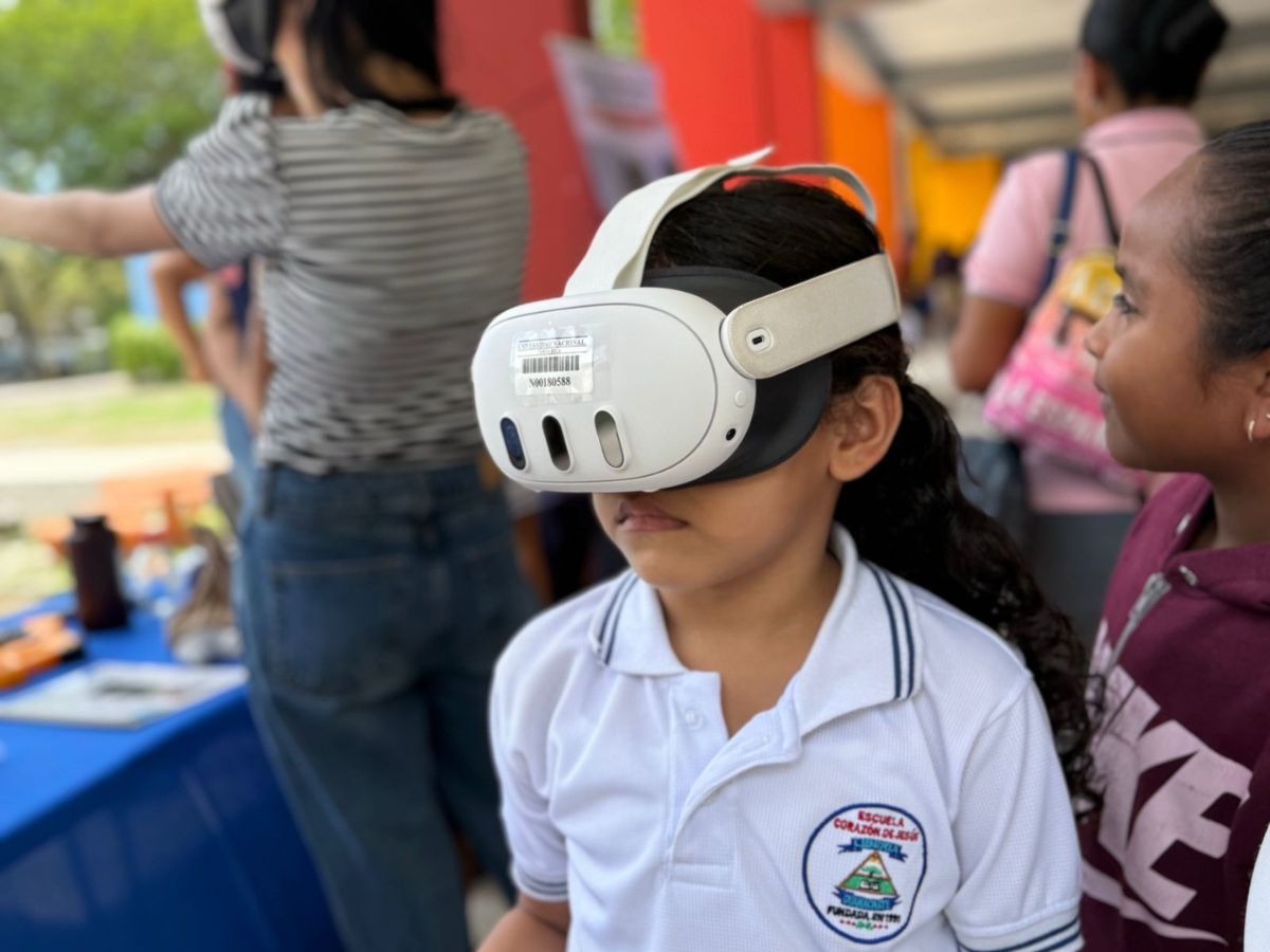 Niñas de Guanacaste se acercan a la ciencia y la tecnología