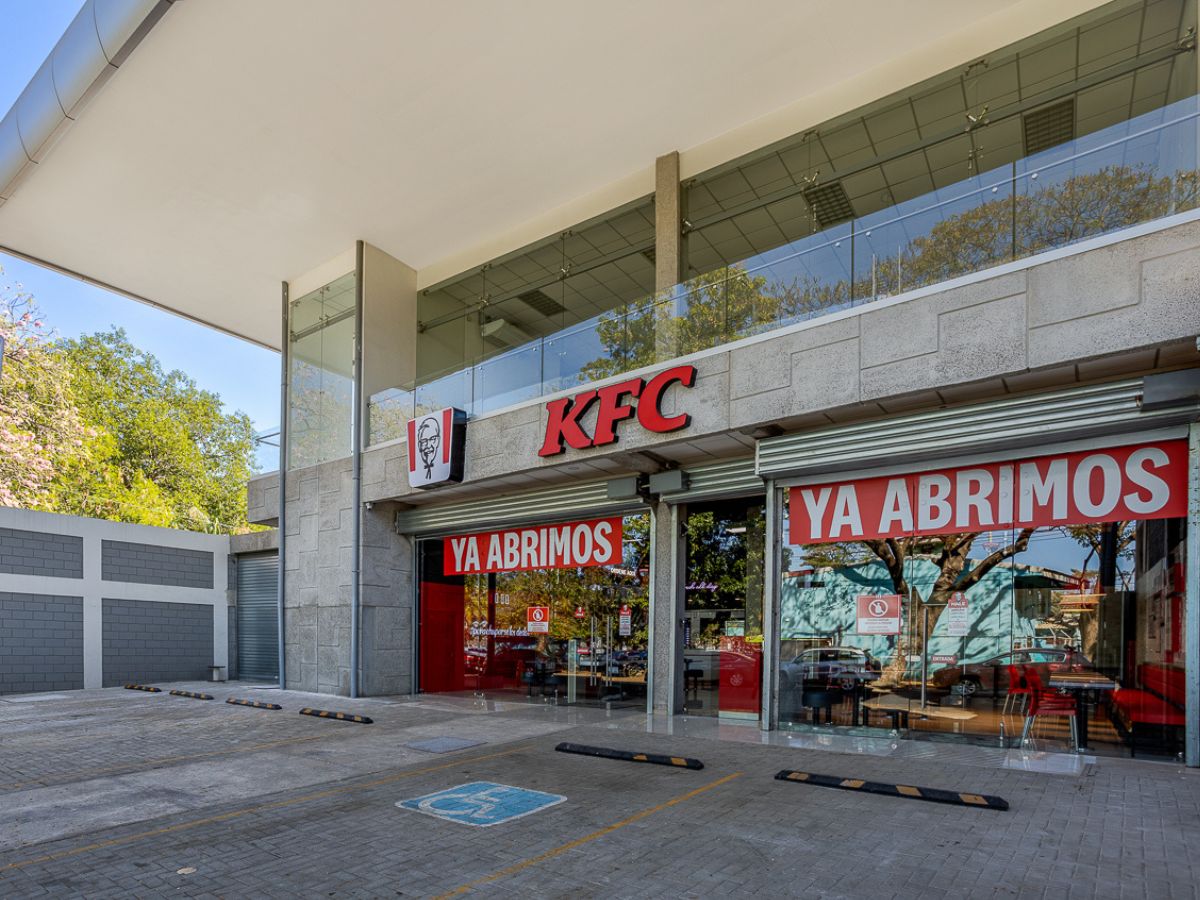 La marca suma 69 restaurantes en el país y refuerza su presencia fuera del GAM.