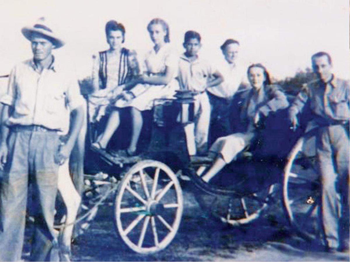 Antes de la llegada de los vehículos automotores, caballos, carretas y volantas eran protagonistas del transporte de personas y mercancías en la Ciudad Blanca.