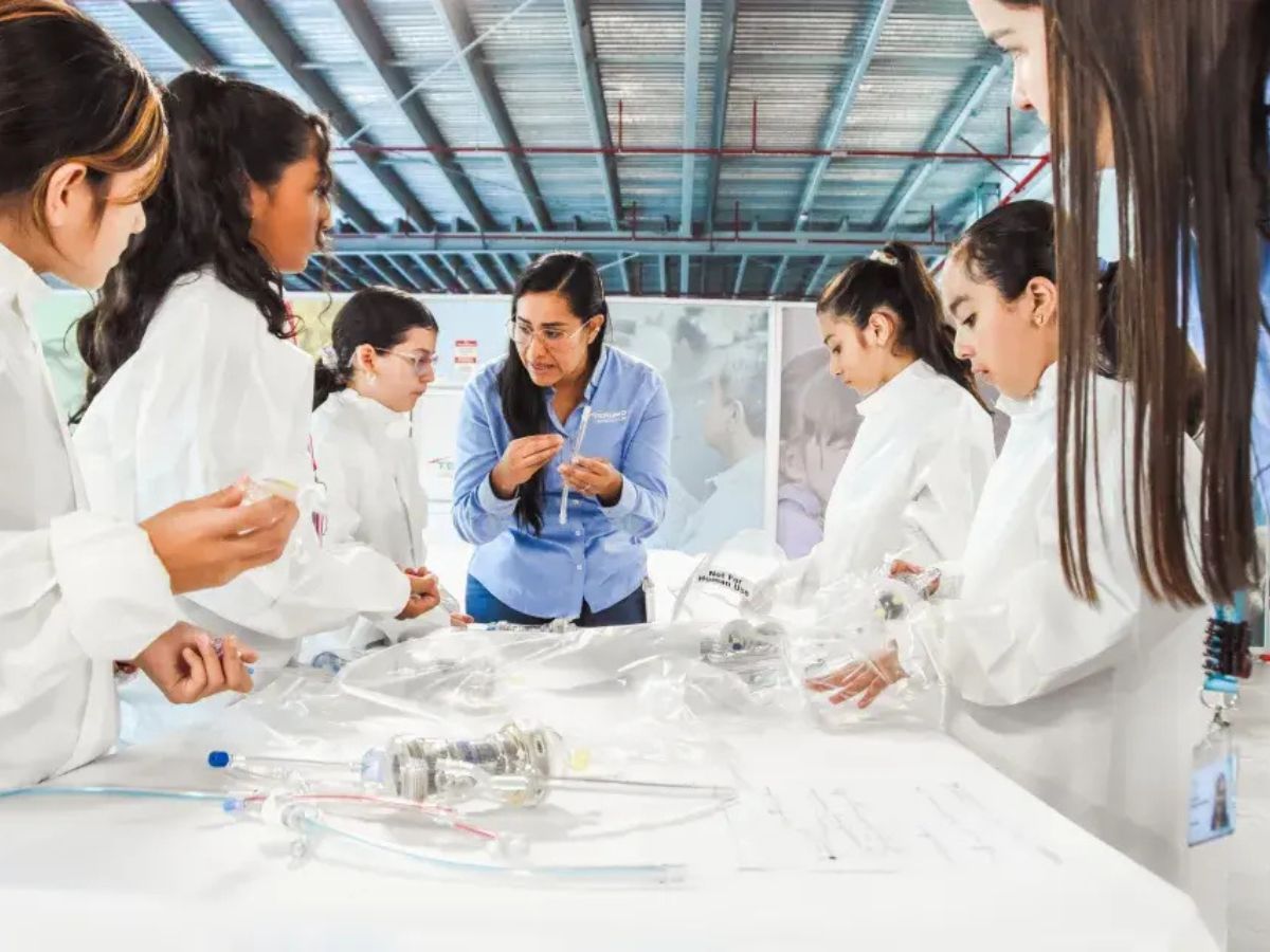 La actividad se enmarca en el 55 aniversario del TEC y se realizó en Terumo Cardiovascular, en la Zona Franca La Lima