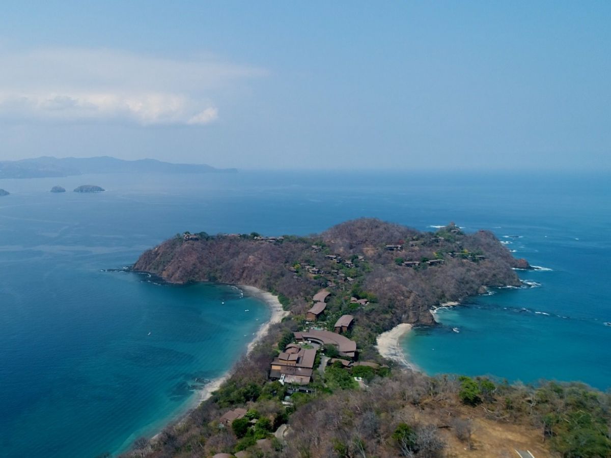 La Asociación de Concesionarios del Polo Turístico Golfo de Papagayo (ASOPAPAGAYO) expresó su preocupación por una resolución emitida por el magistrado de la Sala Constitucional, Fernando Cruz Castro, que impone una moratoria total sobre permisos de corta de árboles y suspende nuevas autorizaciones de construcción y cambios de densidad dentro del Polo Turístico Golfo de Papagayo.