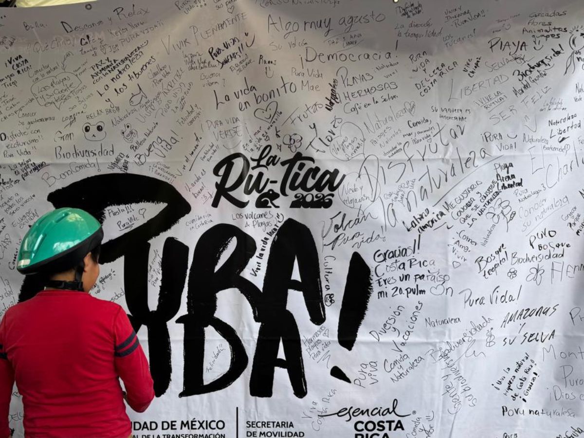 Con decenas de bicicletas de Costa Rica, una acción promocional se desarrolló en el Paseo de La Reforma en la Ciudad de México, una de las arterias vehiculares más importantes y con alto tráfico de transeúntes.