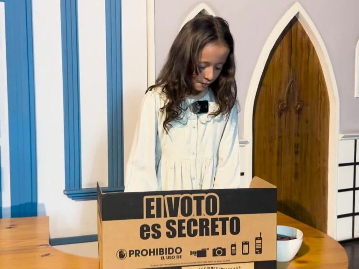 Se habilitarán un total de 15 mesas para que los niños, niñas y jóvenes emitan su voto en un horario de 9:00 a. m. a 4:00 p. m. La entrada a las Elecciones es gratuita para las familias.